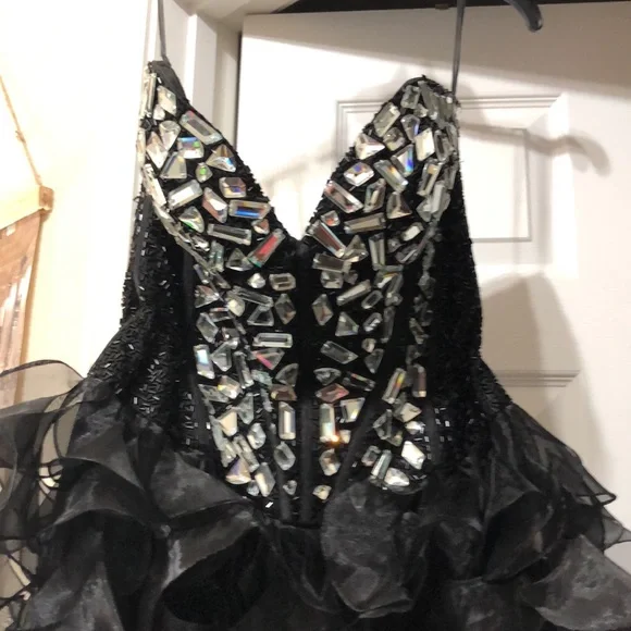 SHERRI Hill Formal - Picture 2 of 6